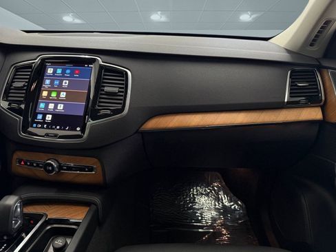 Used 2025 Volvo XC90 B6 Plus image 26