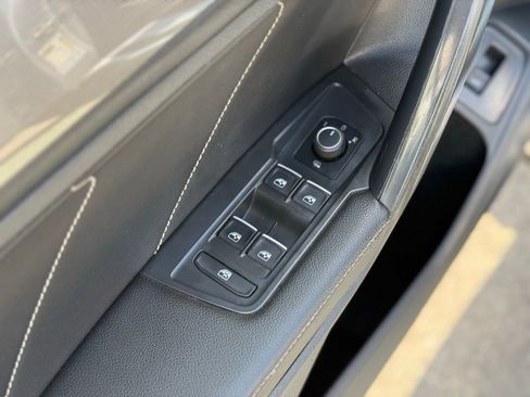 Used 2022 Volkswagen Tiguan SE AWD/4WD image 14
