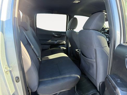 Used 2018 Toyota Tacoma TRD Off-Road image 18