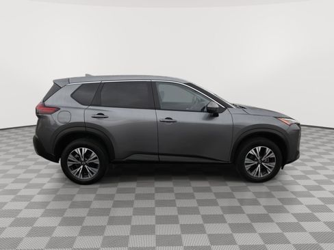Used 2023 Nissan Rogue SV image 3