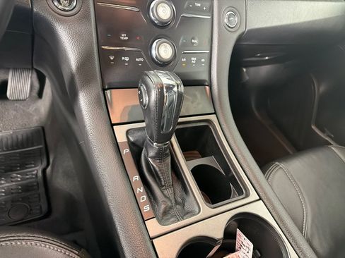 Used 2019 Ford Taurus SEL w/ Equipment Group 201A AWD/4WD image 16