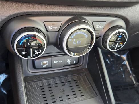 Certified 2025 Hyundai Venue Limited image 9