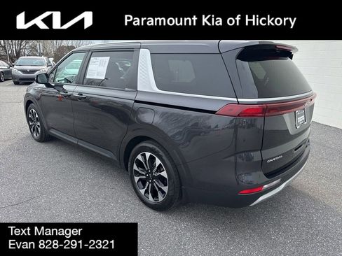 Used 2023 Kia Carnival EX image 5