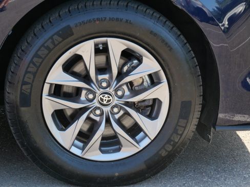 Certified 2023 Toyota Sienna LE FWD image 9