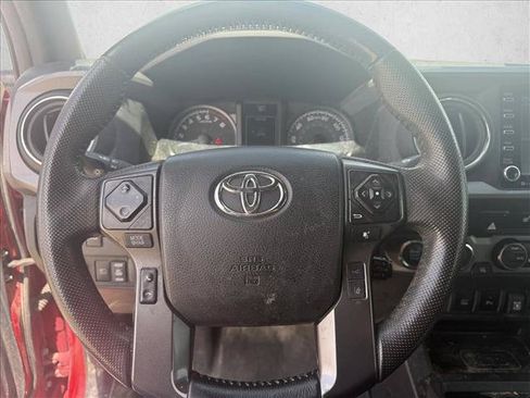 Used 2022 Toyota Tacoma TRD Off-Road w/ TRD Premium Off Road Package AWD/4WD image 9