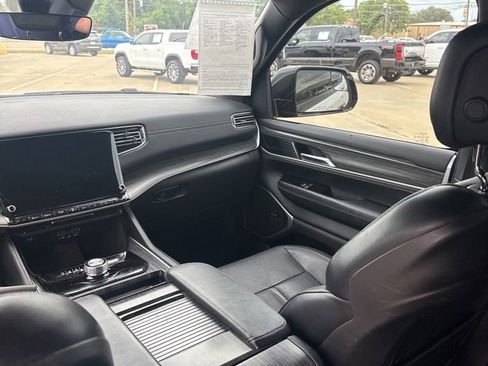 Used 2024 Jeep Wagoneer Series II w/ Flexible Seating Group RWD image 21