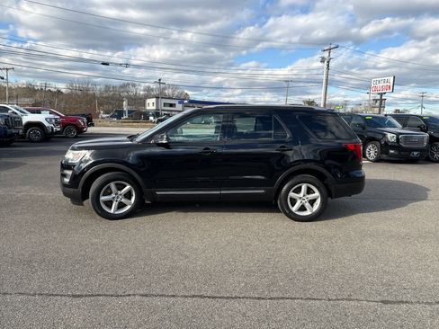 Used 2016 Ford Explorer XLT w/ Equipment Group 202A image 4