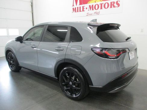 Used 2023 Honda HR-V Sport image 4