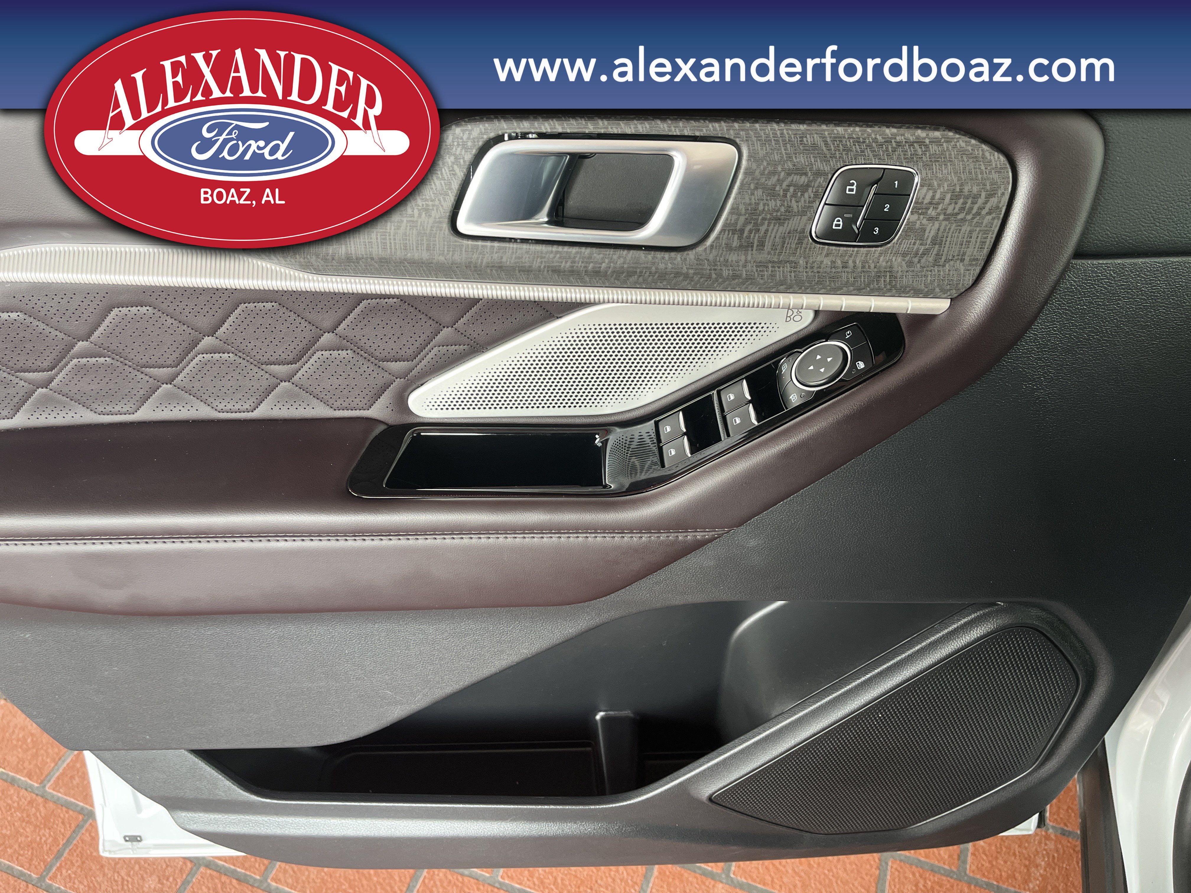 Used 2025 Ford Explorer Platinum w/ LUX Leather Package AWD/4WD image 10