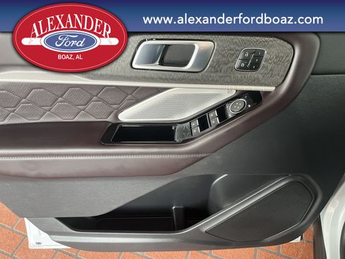 Used 2025 Ford Explorer Platinum w/ LUX Leather Package AWD/4WD image 10