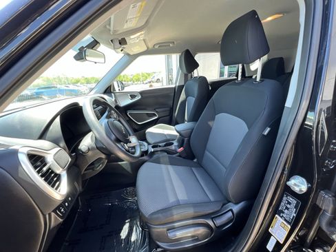 Used 2025 Kia Soul LX FWD image 21