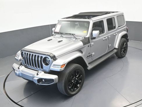 Used 2021 Jeep Wrangler Unlimited Sahara AWD/4WD image 47