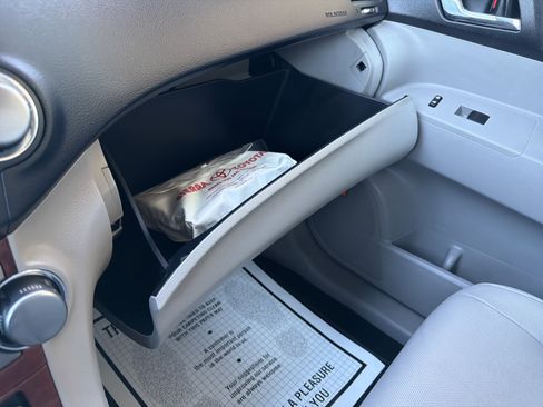 Used 2012 Toyota Highlander Limited image 21