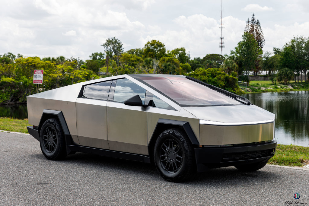 Used 2025 Tesla Cybertruck AWD Crew Cab image 1