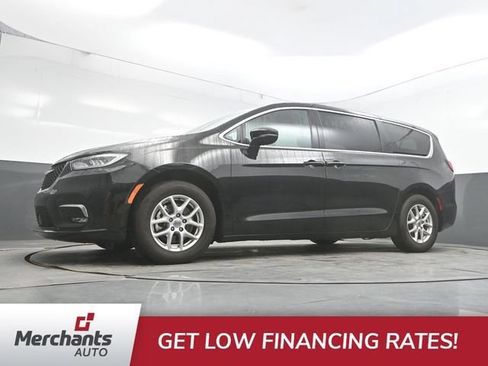 Used 2025 Chrysler Pacifica Select FWD image 45