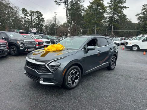 Used 2024 Kia Sportage LX image 1