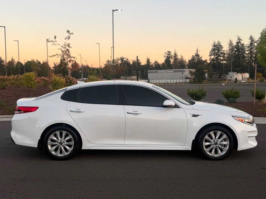 Used 2018 Kia Optima LX w/ 17" Alloy Wheels Package FWD image 4