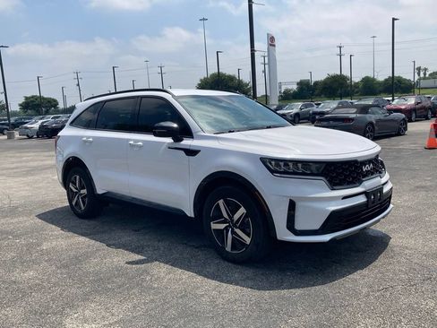 Used 2022 Kia Sorento S FWD image 3