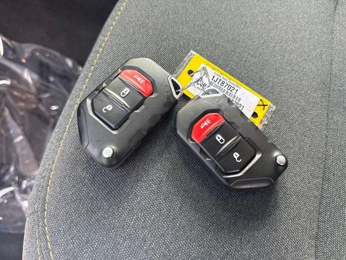 Used 2025 Jeep Wrangler Sport AWD/4WD image 23