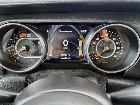 Used 2021 Jeep Wrangler Unlimited Sahara AWD/4WD image 36
