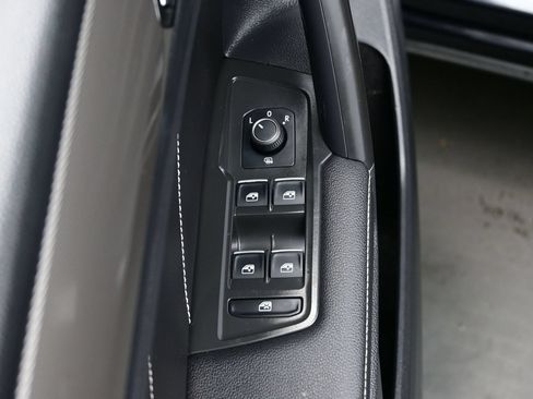 Used 2022 Volkswagen Tiguan SE AWD/4WD image 10