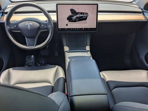 Used 2025 Tesla Model Y Long Range RWD image 16