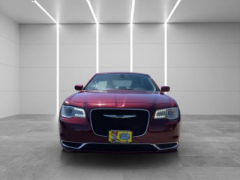 Used 2015 Chrysler 300 Limited RWD image 2