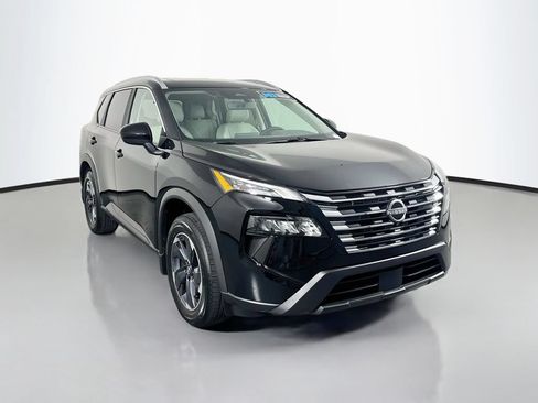 Used 2025 Nissan Rogue SV w/ SV Premium Package FWD image 3