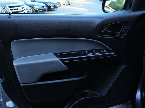 Used 2020 Chevrolet Colorado W/T w/ WT Convenience Package RWD image 8