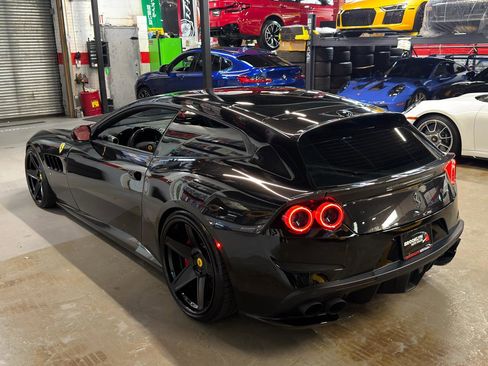 Used 2018 Ferrari GTC4Lusso AWD/4WD image 10