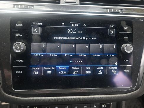 Used 2021 Volkswagen Tiguan SEL Premium R-Line image 25