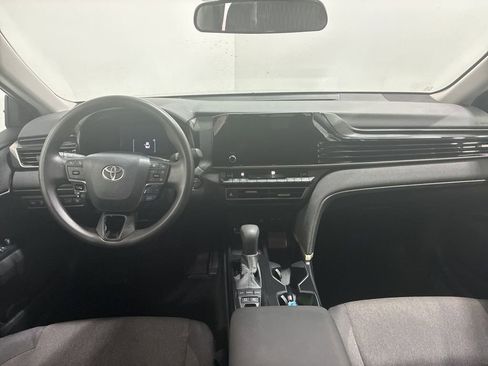 Used 2025 Toyota Camry Hybrid image 16