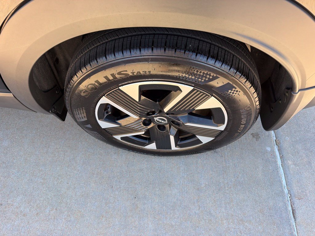 Used 2026 Nissan Kicks SR FWD image 9