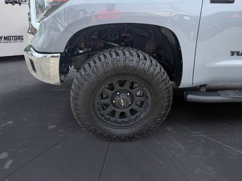 Used 2020 Toyota Tundra SR5 w/ SR5 Upgrade Package AWD/4WD image 29