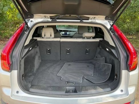 Used 2019 Cadillac XT4 Luxury w/ Cold Weather Package FWD image 17