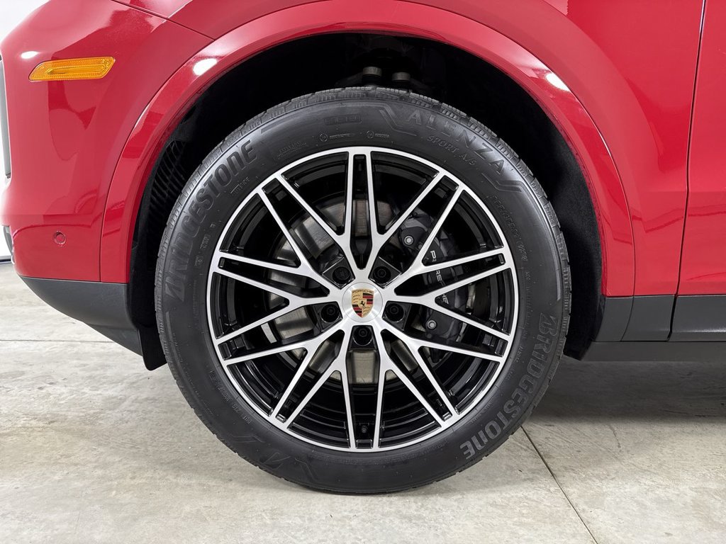 Certified 2025 Porsche Cayenne AWD/4WD image 13