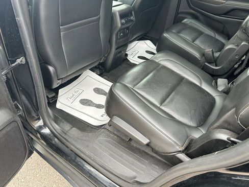 Used 2018 GMC Acadia SLT w/ LPO, Floor Liner Package FWD image 9