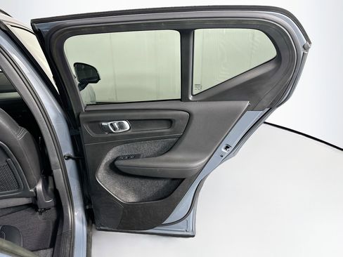 Used 2023 Volvo XC40 B4 Plus FWD image 31