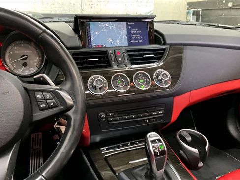 Used 2016 BMW Z4 sDrive35is image 9