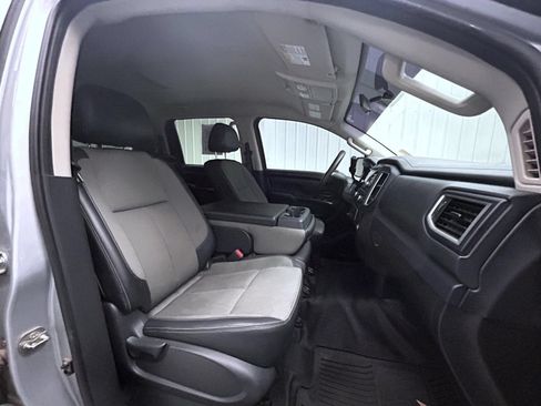 Used 2017 Nissan Titan S AWD/4WD image 15