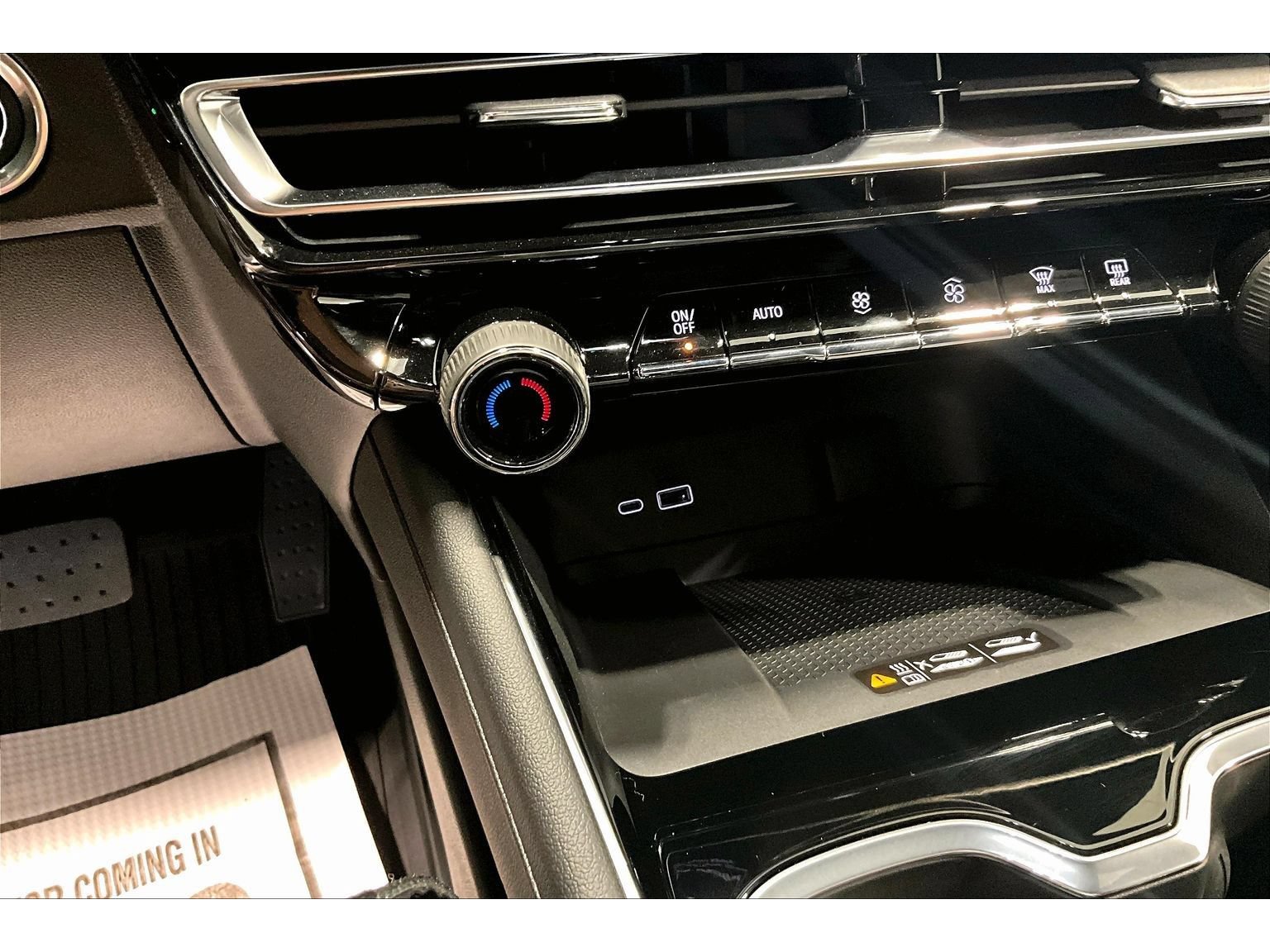 New 2026 Chevrolet Traverse RS w/ LPO, Floor Liner Package FWD image 34