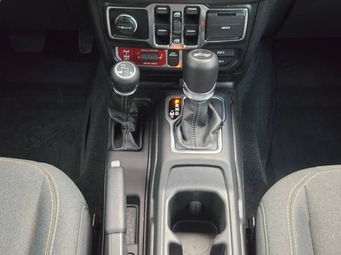 Used 2024 Jeep Wrangler Unlimited Sport AWD/4WD image 19