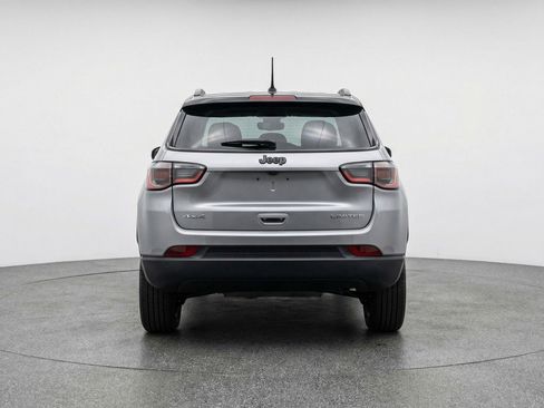 Used 2025 Jeep Compass Trailhawk image 7