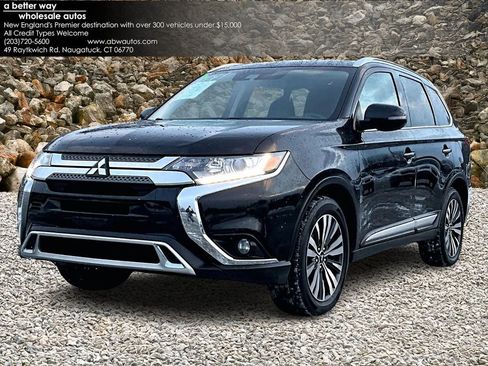 Used 2020 Mitsubishi Outlander SE image 1