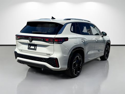 New 2026 Volkswagen Tiguan SEL R-Line AWD/4WD image 3
