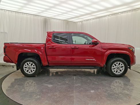 Certified 2025 Toyota Tacoma SR5 AWD/4WD image 30