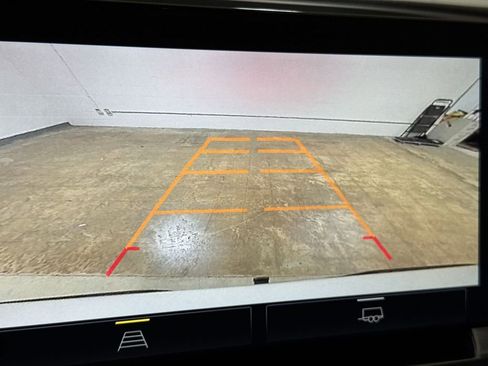 Used 2023 Chevrolet Silverado 1500 LT w/ Work Truck Package AWD/4WD image 15