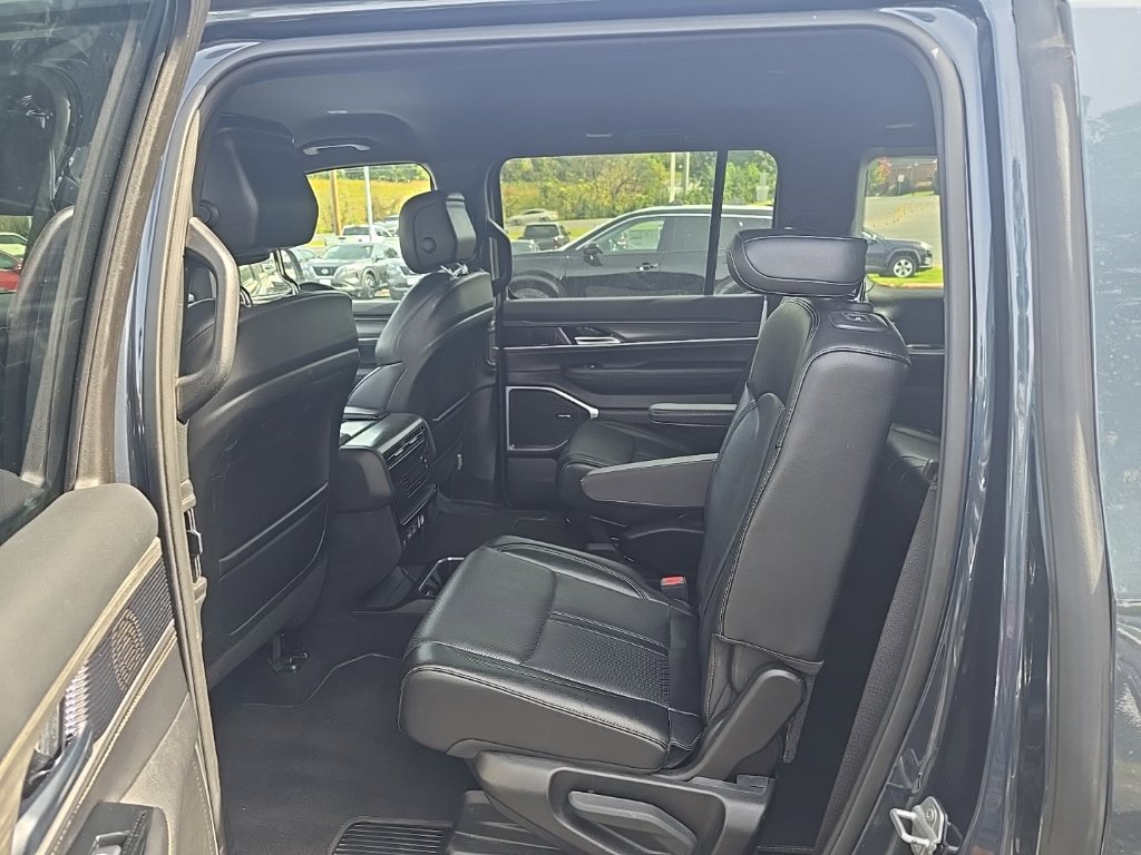 Used 2024 Jeep Wagoneer Series II AWD/4WD image 37