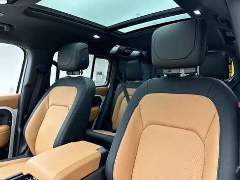 Certified 2024 Land Rover Defender 110 X-Dynamic SE AWD/4WD image 7