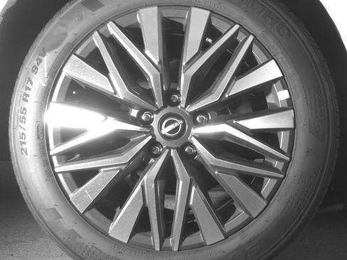 Used 2025 Nissan Altima 2.5 SV FWD image 12